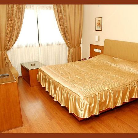Hotel Deepa Comforts Мангалор Экстерьер фото