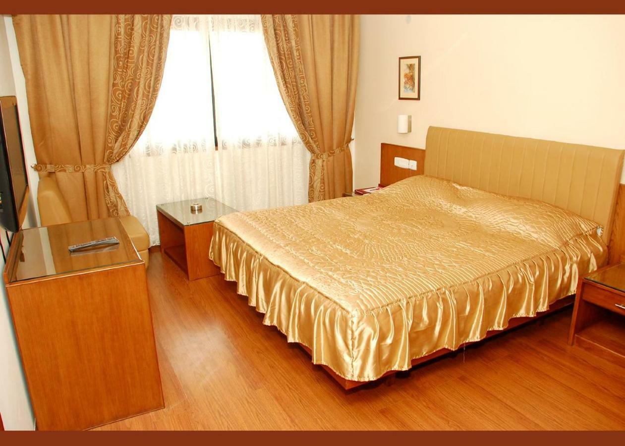 Hotel Deepa Comforts Мангалор Экстерьер фото